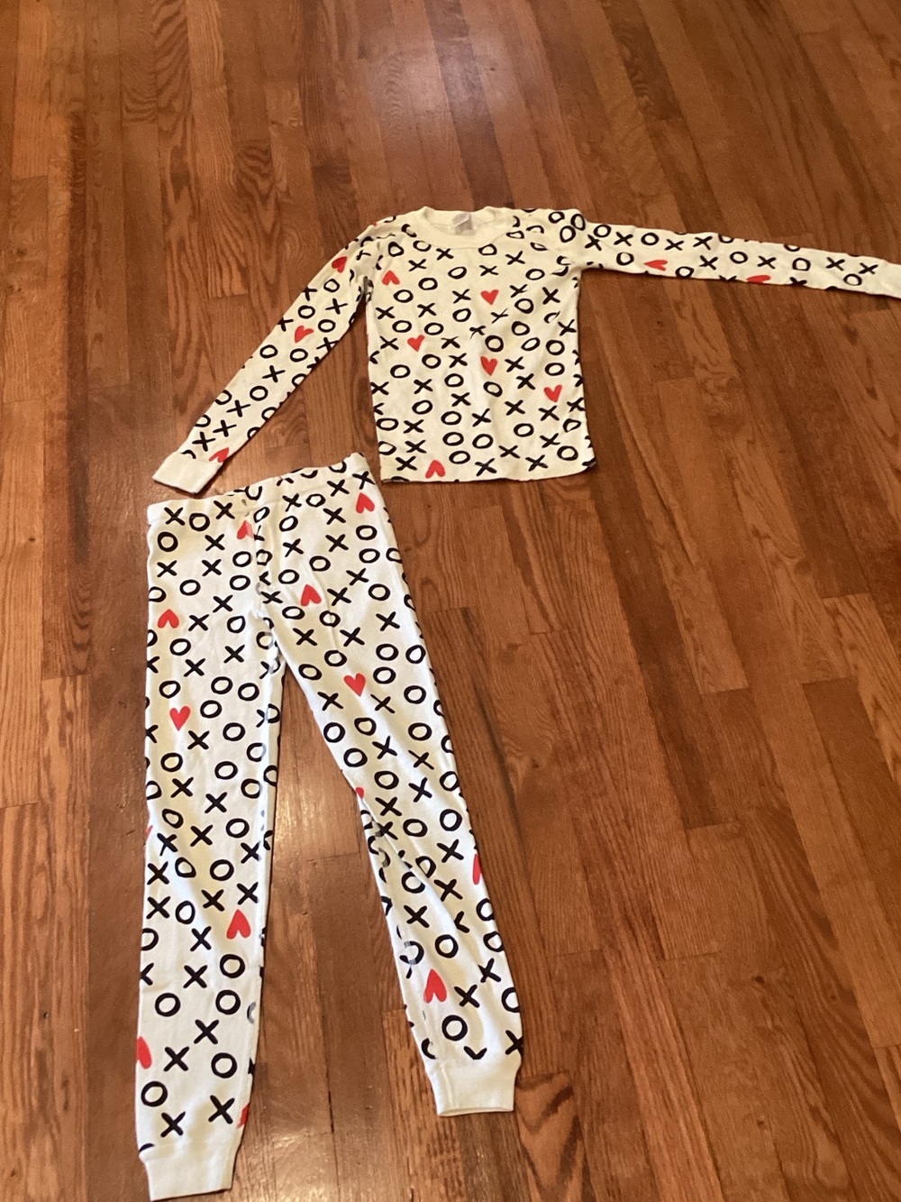 Hanna Andersson Cream XOXO Heart Pajama Set with Red Hearts